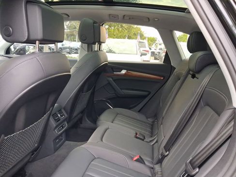 Used 2023 Audi Q5 2.0T Premium w/ Convenience Package AWD/4WD image 8