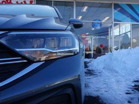 Certified 2023 Volkswagen Jetta SE w/ Panoramic Sunroof Package image 70