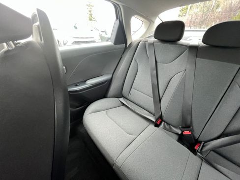 Used 2025 Kia K4 LXS image 38