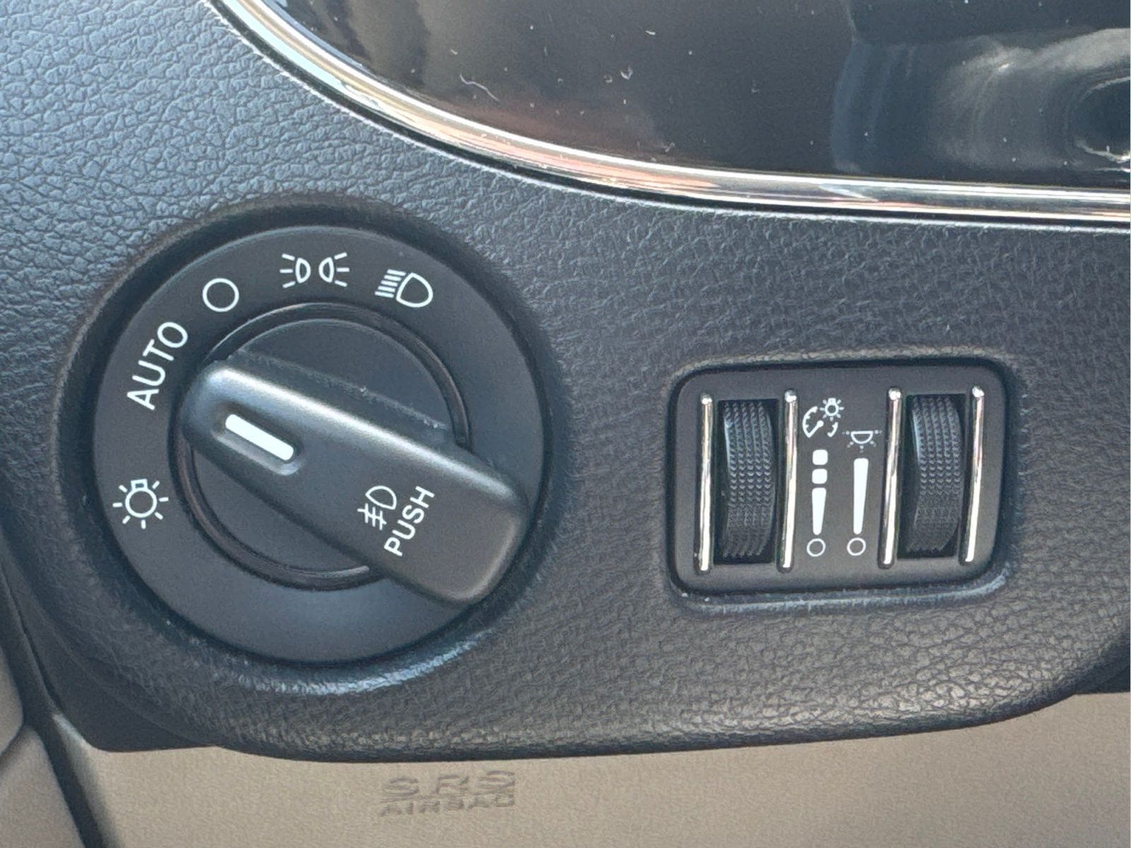 Certified 2016 Chrysler Town & Country Limited FWD image 26