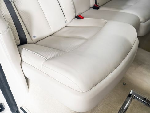 Used 2019 Rolls-Royce Phantom Sedan image 32