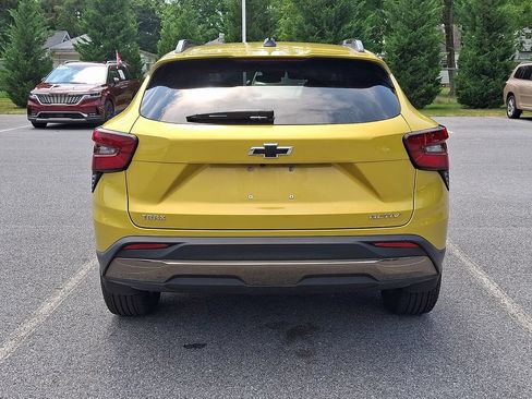 Used 2025 Chevrolet Trax ACTIV FWD image 5