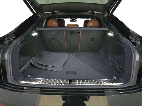 Used 2022 Audi e-tron Premium AWD/4WD image 14