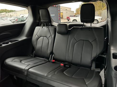 New 2026 Chrysler Pacifica Select image 27