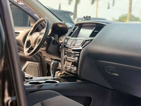 Used 2017 Nissan Pathfinder S AWD/4WD image 18