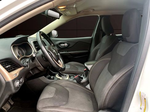Used 2016 Jeep Cherokee Latitude AWD/4WD image 11