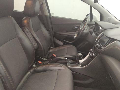 Used 2022 Chevrolet Trax LT w/ Sport Edition FWD image 21