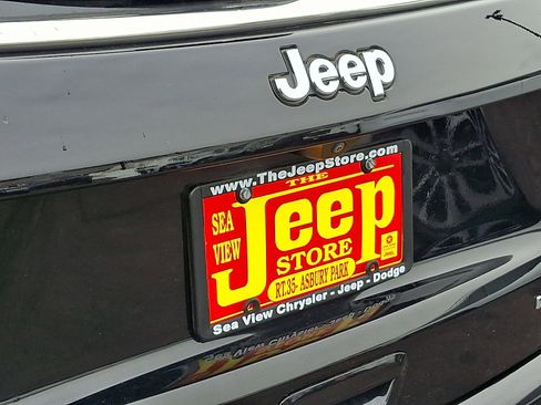 Certified 2022 Jeep Compass Limited image 30