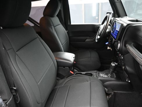 Used 2015 Jeep Wrangler Sport image 15