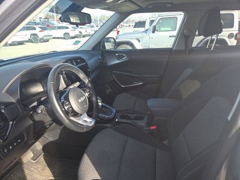Used 2023 Kia Soul EX image 7