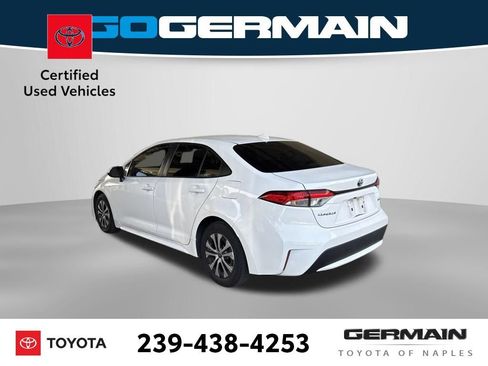 Used 2022 Toyota Corolla LE FWD image 3