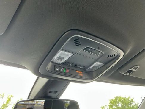 Used 2023 Chevrolet Traverse LT FWD image 30