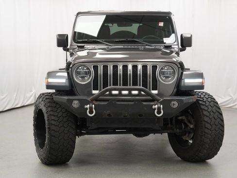 Used 2018 Jeep Wrangler Unlimited Sahara w/ Uconnect 4C Nav & Sound Group AWD/4WD image 8