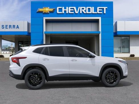 New 2026 Chevrolet Trax LT w/ Driver Confidence Package FWD image 5
