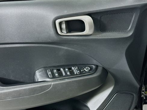 Used 2022 Hyundai Venue SEL w/ Cargo Package image 15