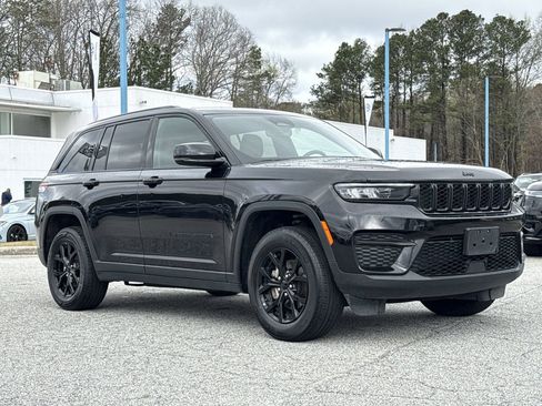 Used 2024 Jeep Grand Cherokee Altitude image 27