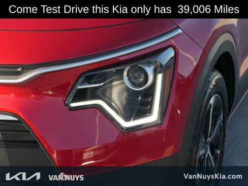 Used 2023 Kia Niro EX image 9