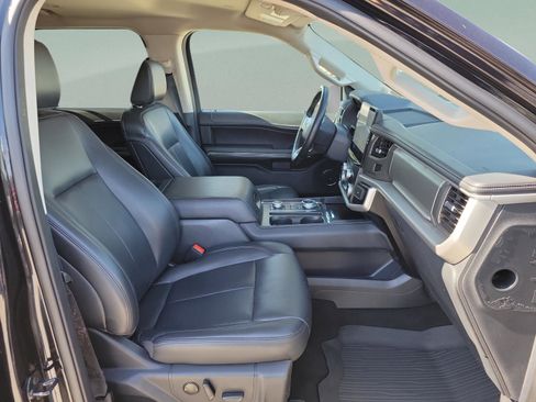 Used 2024 Ford Expedition XLT image 31