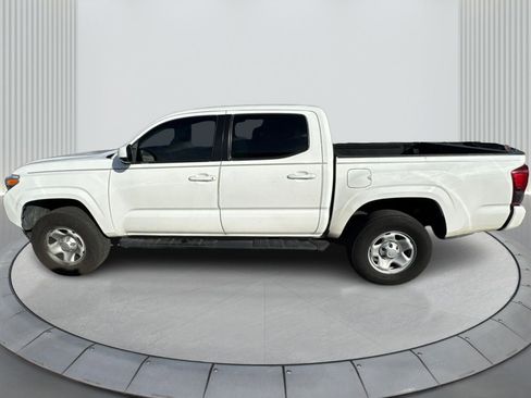 Used 2020 Toyota Tacoma SR image 9