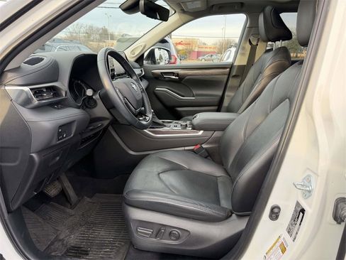 Used 2021 Toyota Highlander Limited image 18