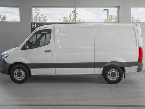 Used 2025 Mercedes-Benz Sprinter 2500 image 2