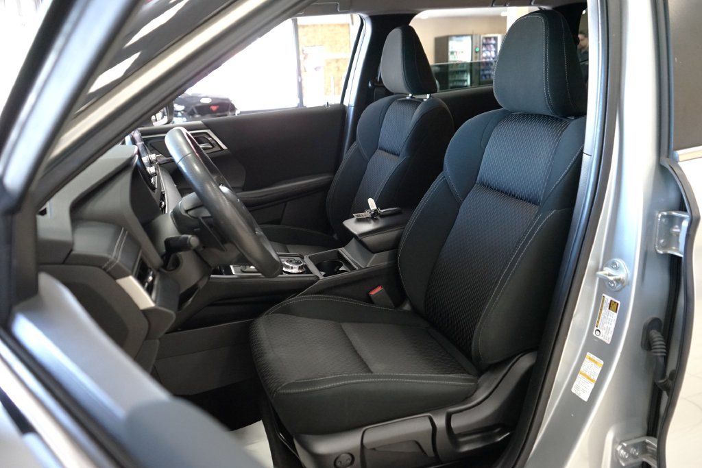 Used 2022 Mitsubishi Outlander ES AWD/4WD image 2