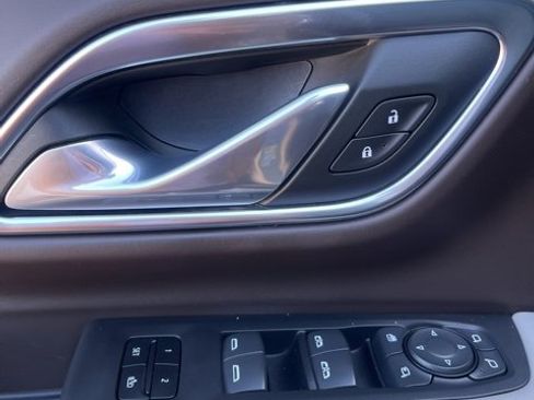 Used 2024 Chevrolet Suburban Z71 w/ Luxury Package image 12