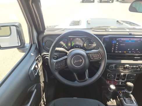Used 2024 Jeep Wrangler Unlimited Rubicon 4xe AWD/4WD image 9