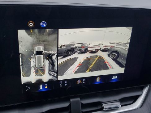 Used 2025 Chevrolet Equinox LT w/ Convenience Package II image 18