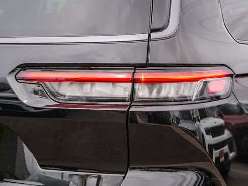 New 2026 Jeep Grand Cherokee L 4WD image 9