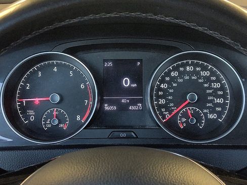 Used 2019 Volkswagen Golf SE image 23