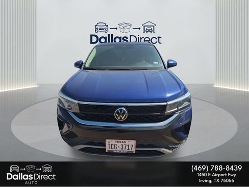 Used 2023 Volkswagen Taos SE w/ Panoramic Sunroof Package image 3