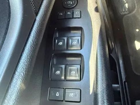 Used 2018 Cadillac Escalade ESV Premium Luxury RWD image 21