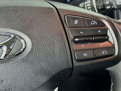Used 2024 Hyundai Venue SEL FWD image 13