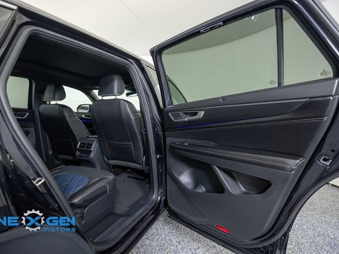 Used 2024 Volkswagen Atlas Cross Sport SEL Premium R-Line AWD/4WD image 35