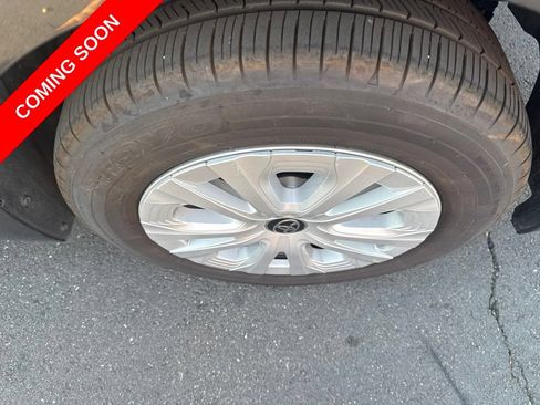 Used 2022 Toyota Prius LE FWD image 17