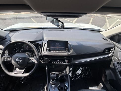 Used 2026 Nissan Rogue SV FWD image 33