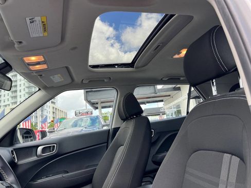 Used 2023 Hyundai Venue SEL image 12