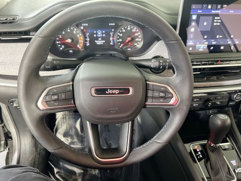 Used 2022 Jeep Compass Latitude AWD/4WD image 11