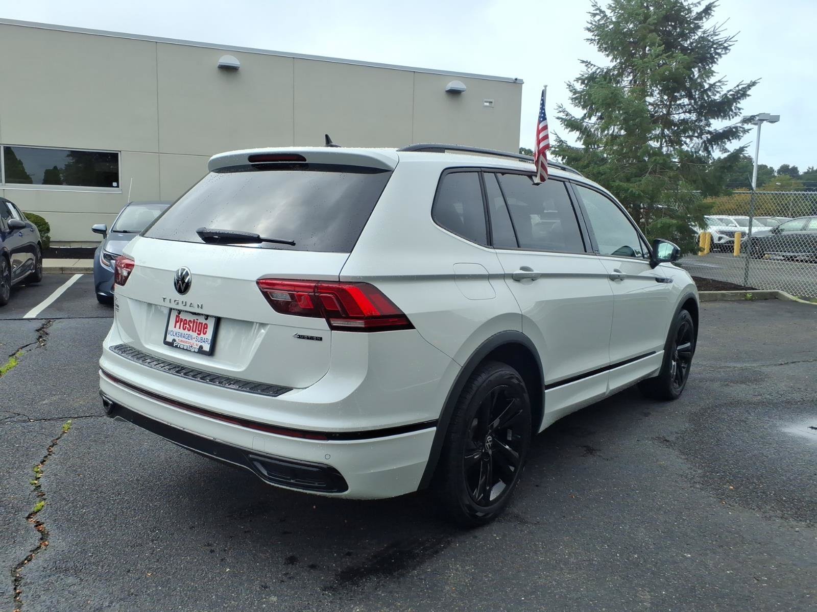 Certified 2023 Volkswagen Tiguan SE R-Line AWD/4WD image 2