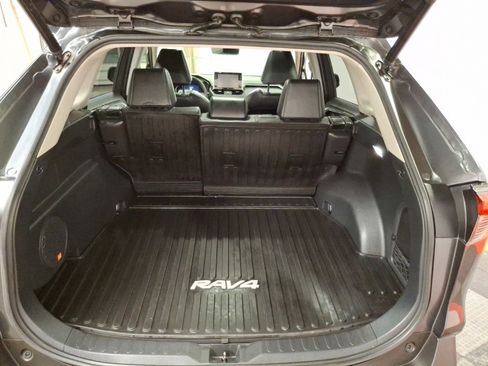 Used 2022 Toyota RAV4 Limited image 11