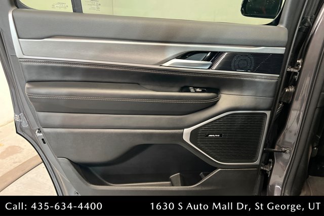 Used 2025 Jeep Wagoneer Series II AWD/4WD image 18
