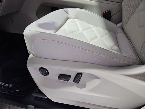 New 2026 Volkswagen Atlas SE FWD image 18