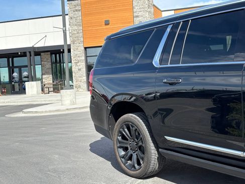Used 2023 GMC Yukon XL Denali w/ Denali Reserve Package AWD/4WD image 3