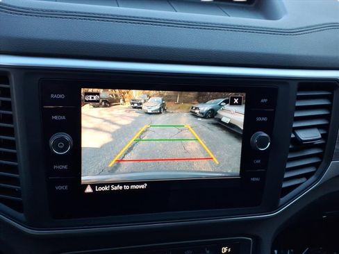 Used 2021 Volkswagen Atlas Cross Sport SE image 19