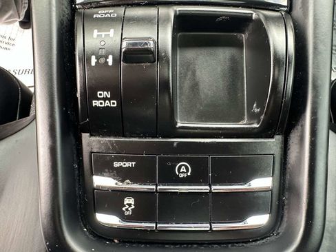 Used 2017 Porsche Cayenne AWD/4WD image 22