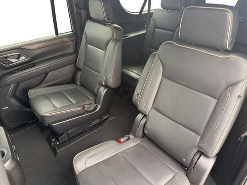 Used 2023 Chevrolet Suburban Premier image 13