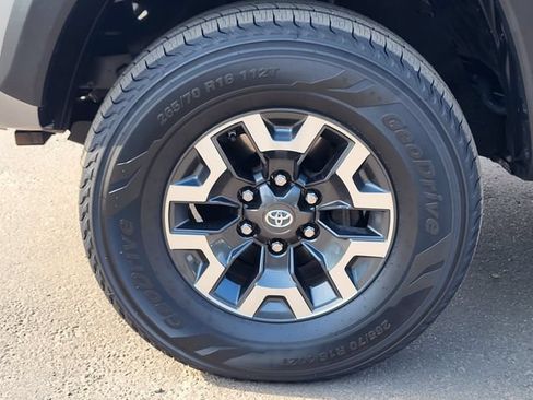 Used 2017 Toyota Tacoma TRD Off-Road w/ Tow Package (A/T) AWD/4WD image 10