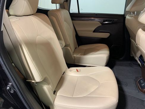 Used 2022 Toyota Highlander Limited FWD image 20