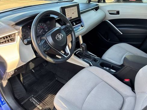 Certified 2025 Toyota Corolla Cross LE FWD image 10
